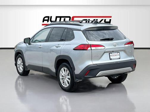 Sonic Silver 2025 Toyota Corolla Cross LE