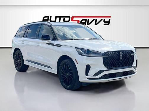 Pristine White Metallic Tri-Coat 2025 Lincoln Aviator Reserve AWD