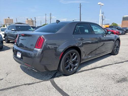 2021 Chrysler 300 Touring