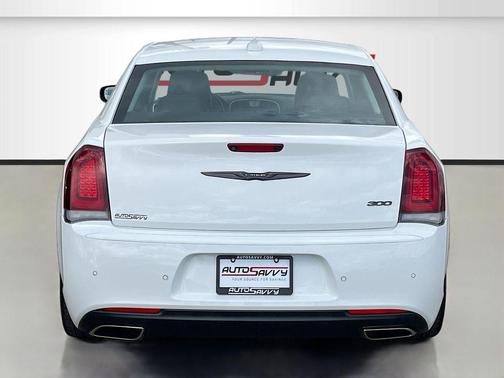 2022 Chrysler 300 Touring