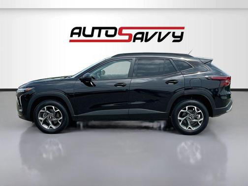 Mosaic Black Metallic 2024 Chevrolet Trax LT