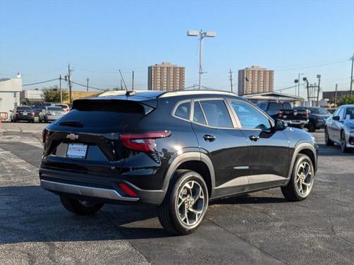 Mosaic Black Metallic 2024 Chevrolet Trax LT
