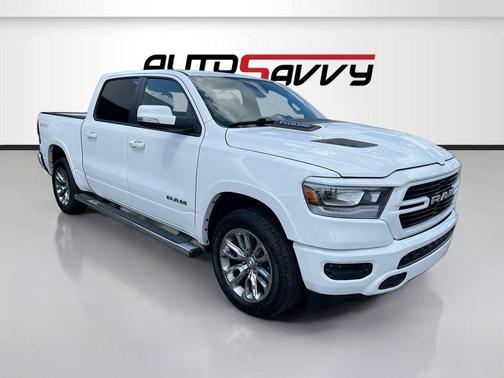 Bright White Clearcoat 2020 RAM 1500 Laramie