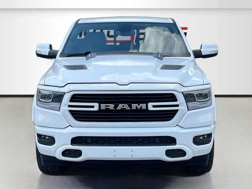 Bright White Clearcoat 2020 RAM 1500 Laramie