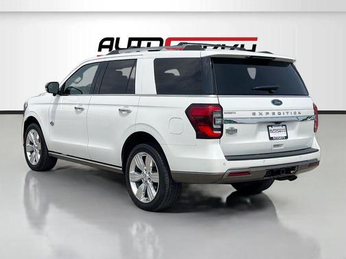 Star White Metallic Tri-Coat 2024 Ford Expedition King Ranch
