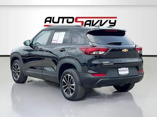 Mosaic Black Metallic 2024 Chevrolet Trailblazer LT