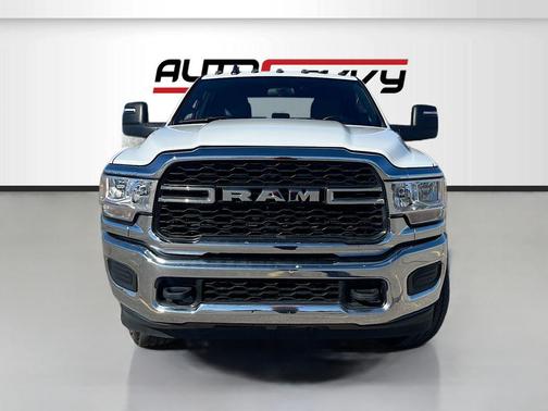 2024 RAM 2500 Tradesman Crew Cab 4x4 6'4' Box