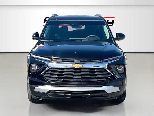 Mosaic Black Metallic 2025 Chevrolet Trailblazer LT