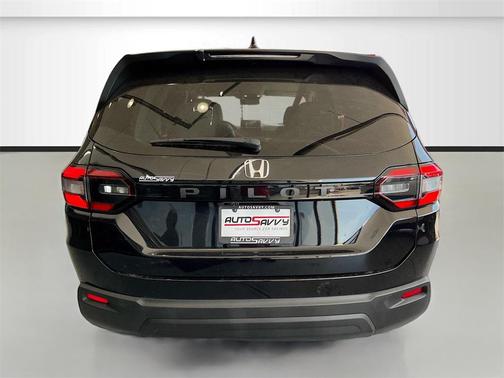 2023 Honda Pilot 2WD LX