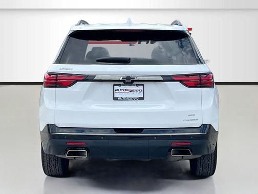 Summit White 2023 Chevrolet Traverse Premier