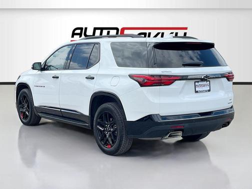 Summit White 2023 Chevrolet Traverse Premier