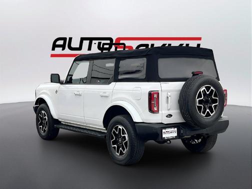 Oxford White 2022 Ford Bronco Outer Banks