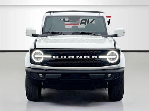 Oxford White 2022 Ford Bronco Outer Banks