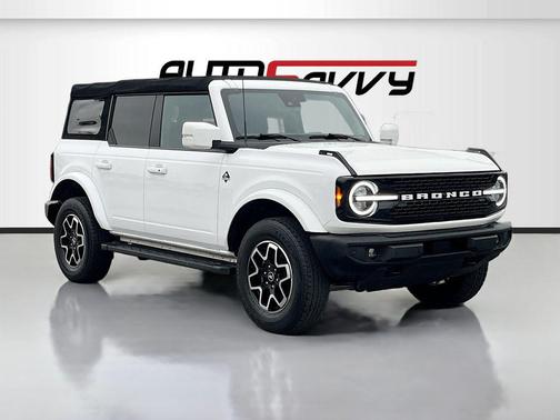 Oxford White 2022 Ford Bronco Outer Banks