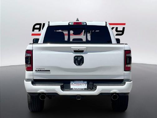 Ivory White Tri-Coat Pearlcoat 2022 RAM 1500 Laramie