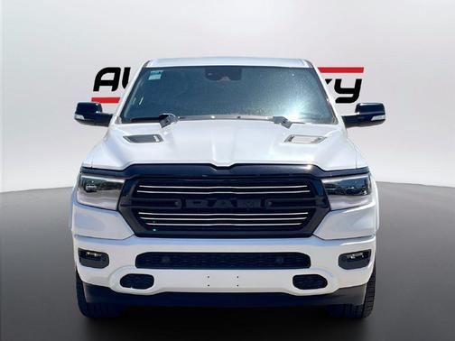 Ivory White Tri-Coat Pearlcoat 2022 RAM 1500 Laramie