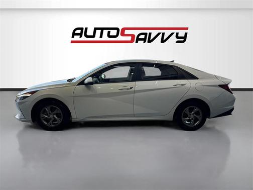 2022 Hyundai ELANTRA SE