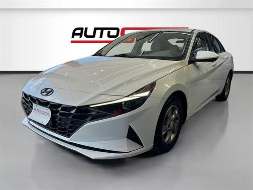 2022 Hyundai ELANTRA SE