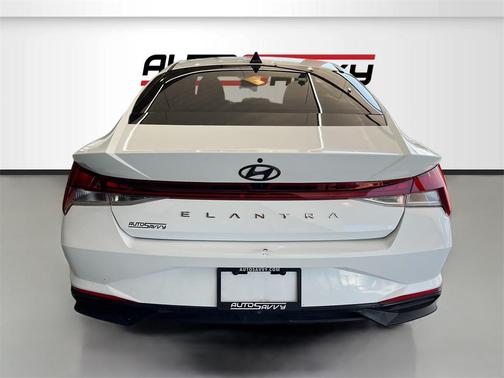 2022 Hyundai ELANTRA SE