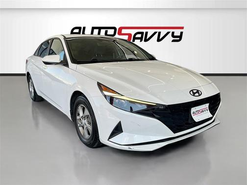 2022 Hyundai ELANTRA SE