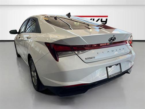 2022 Hyundai ELANTRA SE