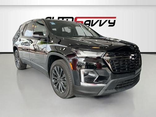 Mosaic Black Metallic 2023 Chevrolet Traverse RS