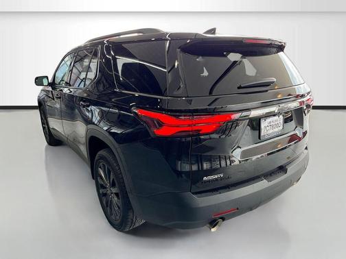 Mosaic Black Metallic 2023 Chevrolet Traverse RS