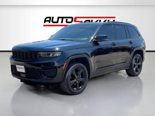Diamond Black Crystal Pearlcoat 2023 Jeep Grand Cherokee Altitude