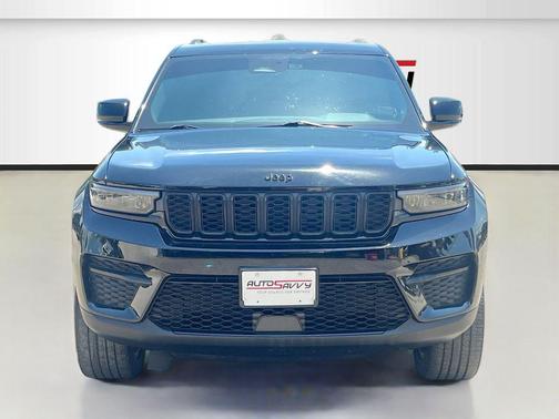 Diamond Black Crystal Pearlcoat 2023 Jeep Grand Cherokee Altitude
