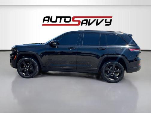 Diamond Black Crystal Pearlcoat 2023 Jeep Grand Cherokee Altitude