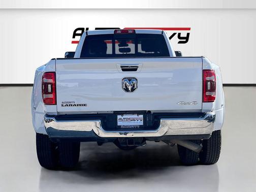 2022 RAM 3500 Laramie Crew Cab 4x4 8' Box