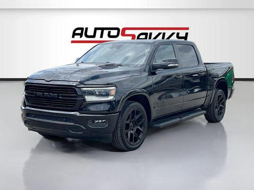 Diamond Black Crystal Pearlcoat 2022 RAM 1500 Laramie
