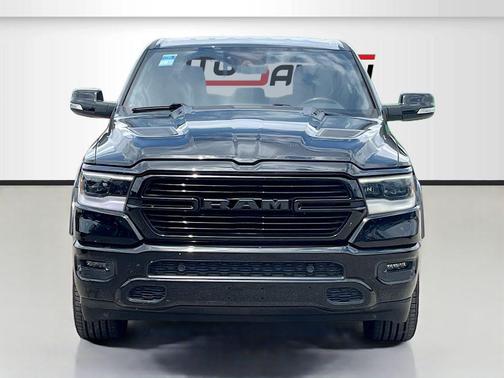 Diamond Black Crystal Pearlcoat 2022 RAM 1500 Laramie