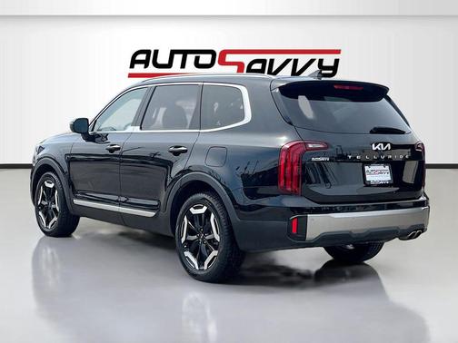 Ebony Black 2024 Kia Telluride S