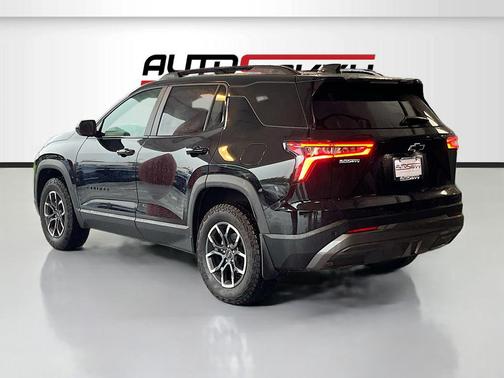 Mosaic Black Metallic 2026 Chevrolet Equinox AWD ACTIV