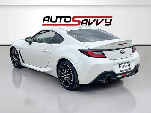 Halo 2024 Toyota GR86 Premium