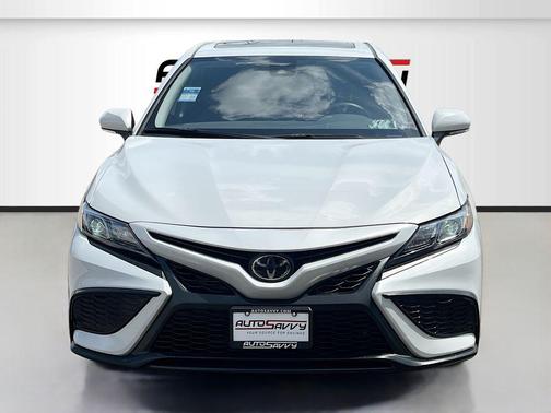 Ice Cap 2023 Toyota Camry SE