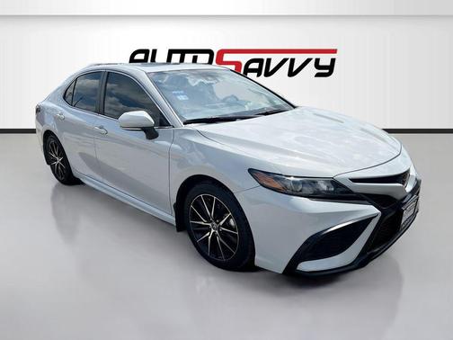 Ice Cap 2023 Toyota Camry SE