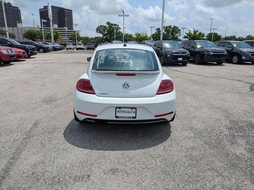 2019 Volkswagen Beetle 2.0T SE