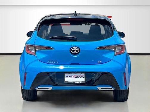 Blue Flame/Midnight Black Metallic 2022 Toyota Corolla SE