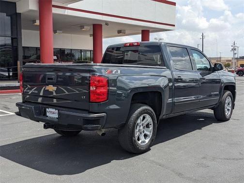 Photo 3 of 25 of 2018 Chevrolet Silverado 1500 LT