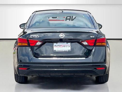 Super Black 2022 Nissan Altima 2.5 SV