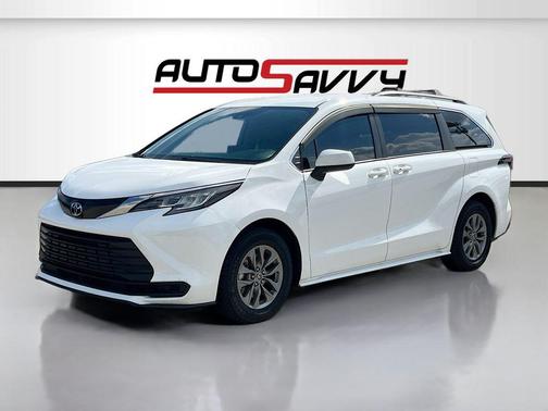 Ice Cap 2023 Toyota Sienna LE