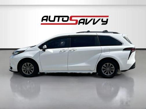 Ice Cap 2023 Toyota Sienna LE