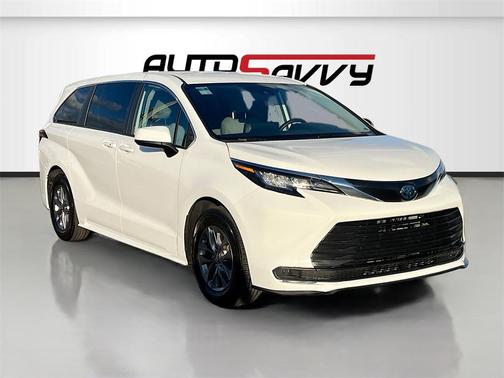 2022 Toyota Sienna LE