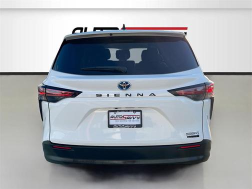 2022 Toyota Sienna LE