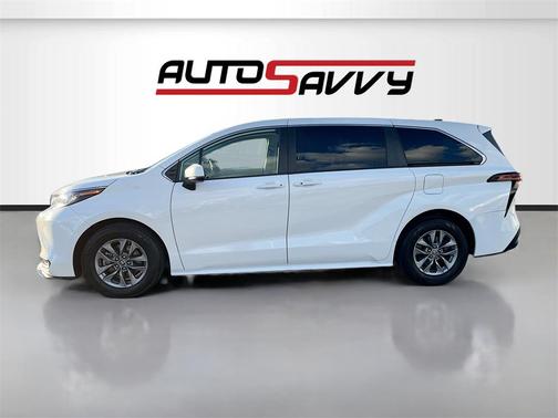 2022 Toyota Sienna LE