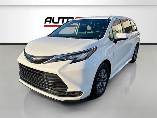 2022 Toyota Sienna LE