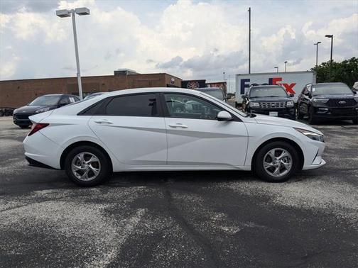 2022 Hyundai ELANTRA SE