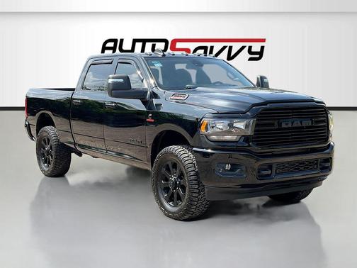 Diamond Black Crystal Pearlcoat 2023 RAM 3500 Big Horn Crew Cab 4x4 6'4' Box
